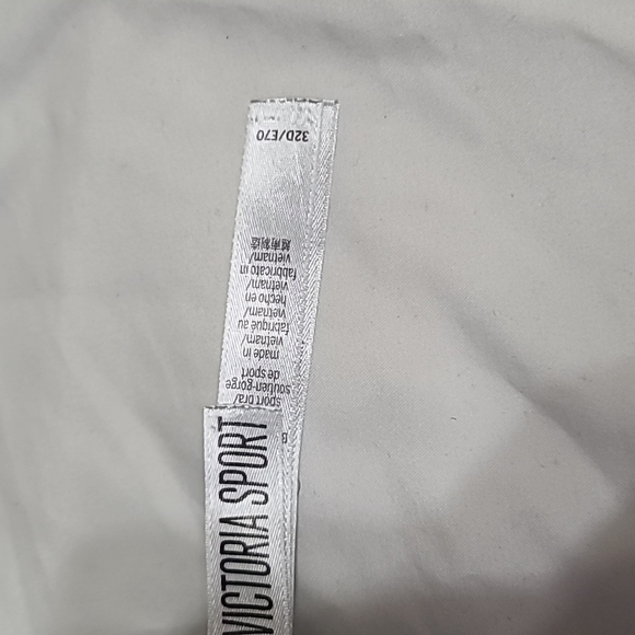 Victoria's Secret athletic lightweight sports bra 32d - Picture 3 of 3